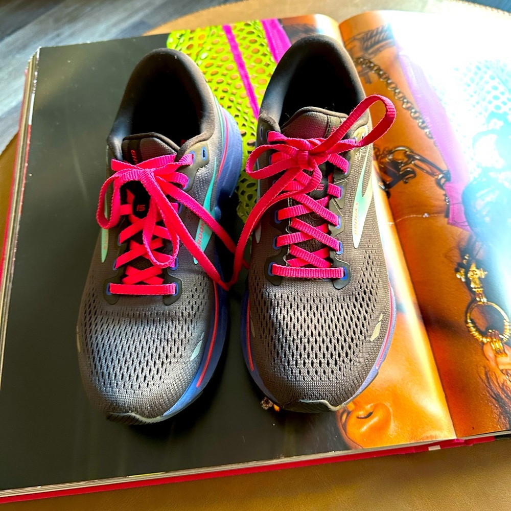 Brooks Size 8